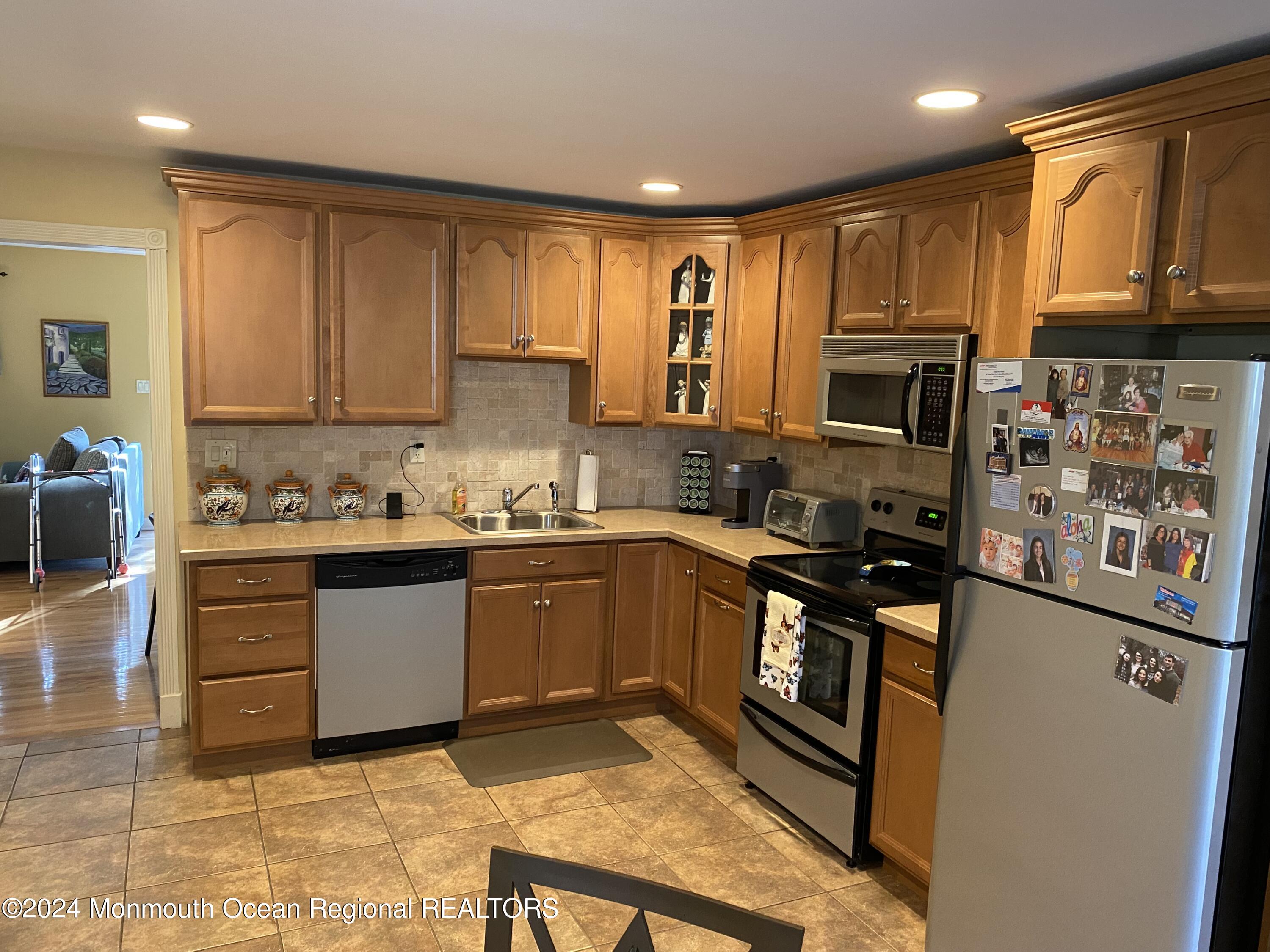 92 Halls Croft Road, Unit D Freehold, NJ 07728 - Photo 5 of 14 IMG_3509