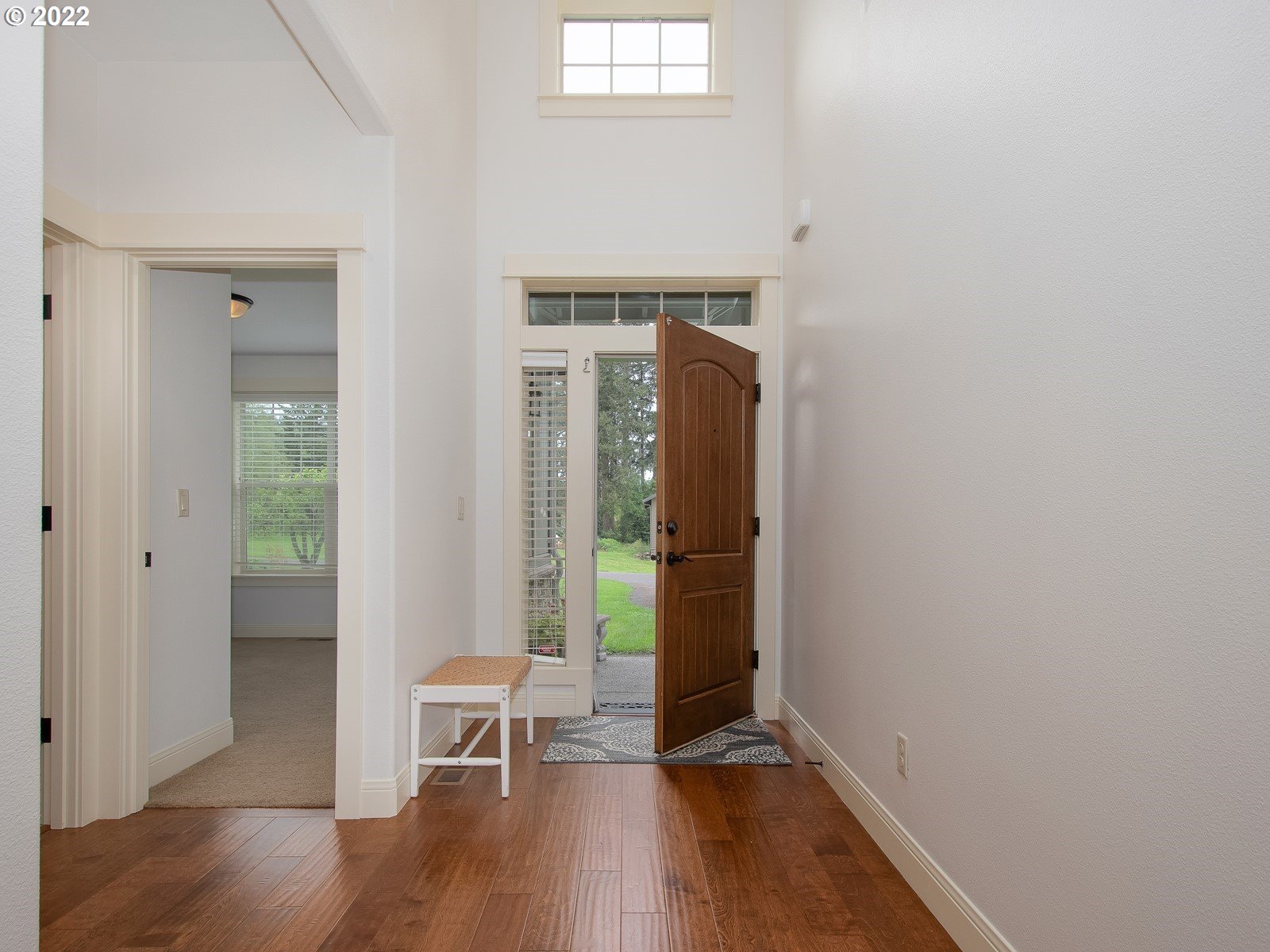 27565 Southeast Haley Road Boring, OR 97009 - Photo 3 of 32 Entrance/Foyer