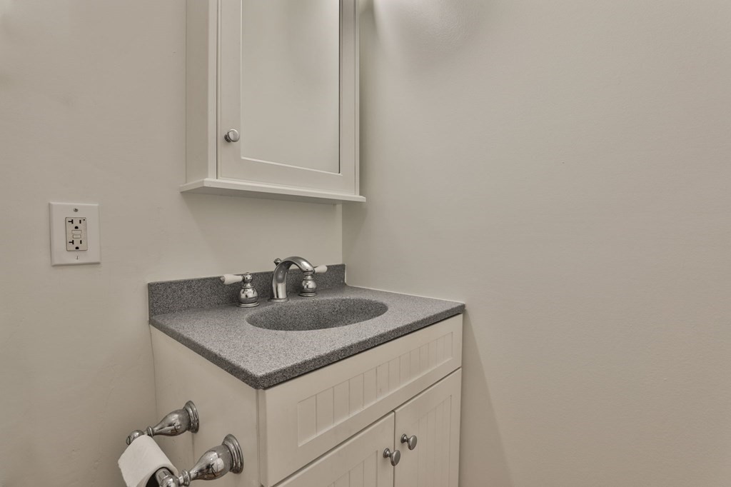 56 Leonard Road, Unit 56 Boxborough, MA 01719 - Photo 14 of 26 a bathroom with a sink and a vanity