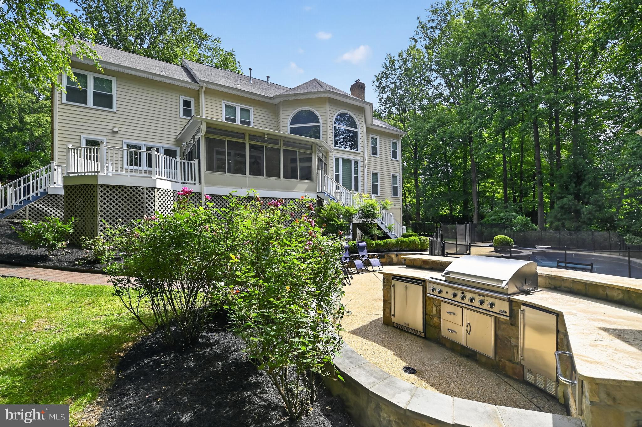 10301 Forest Maple Road Vienna, VA 22182 - Photo 18 of 27