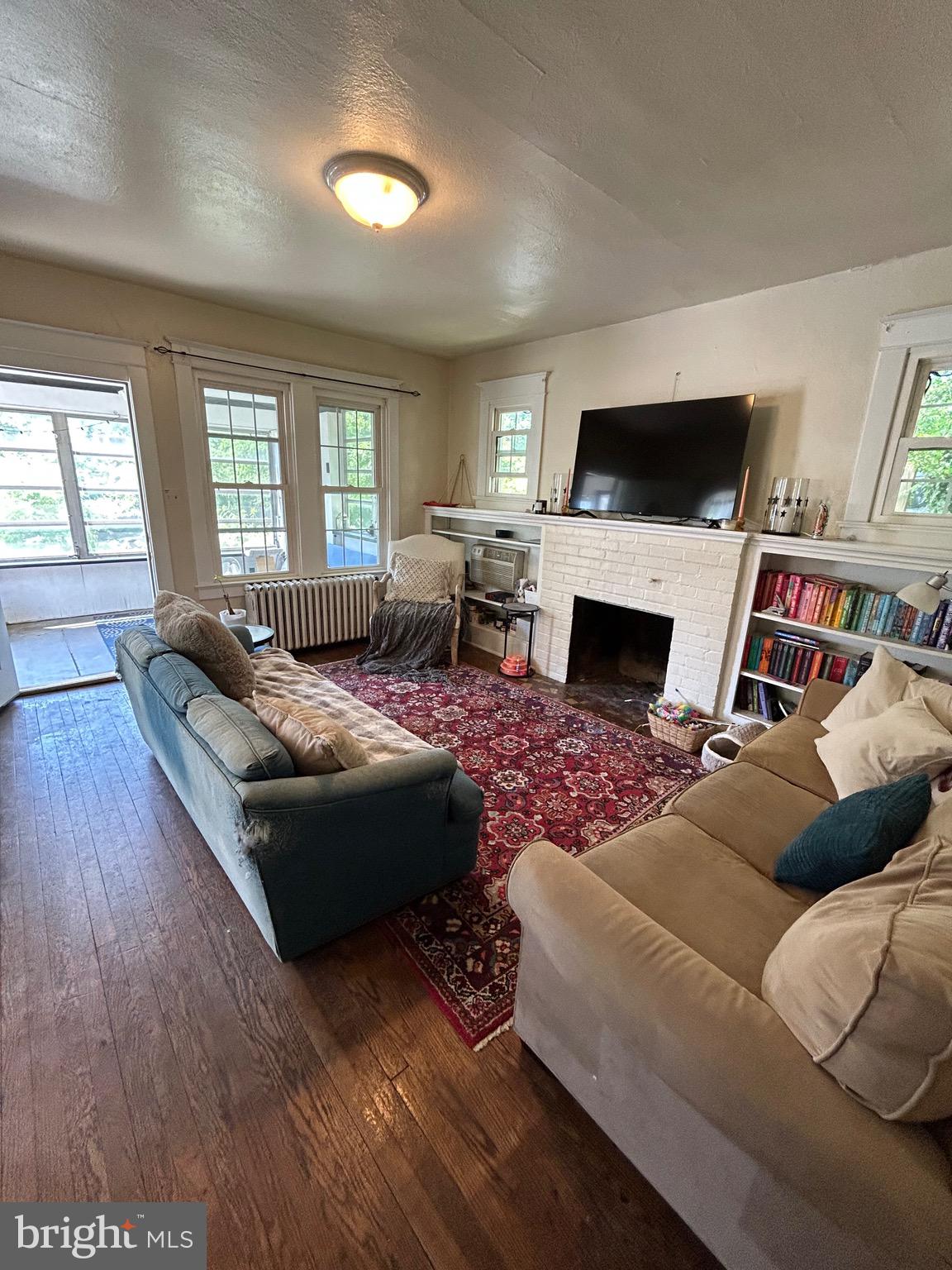 1301 North Kirkwood Road Arlington, VA 22201 - Photo 2 of 15 Living Room