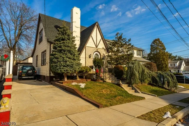 a view of house with a outdoor space