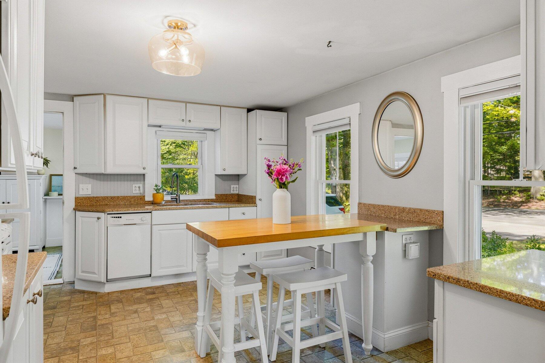 136 Martin Road Kittery, ME 03904 - Photo 11 of 39 040_seacoastrephoto-139_963