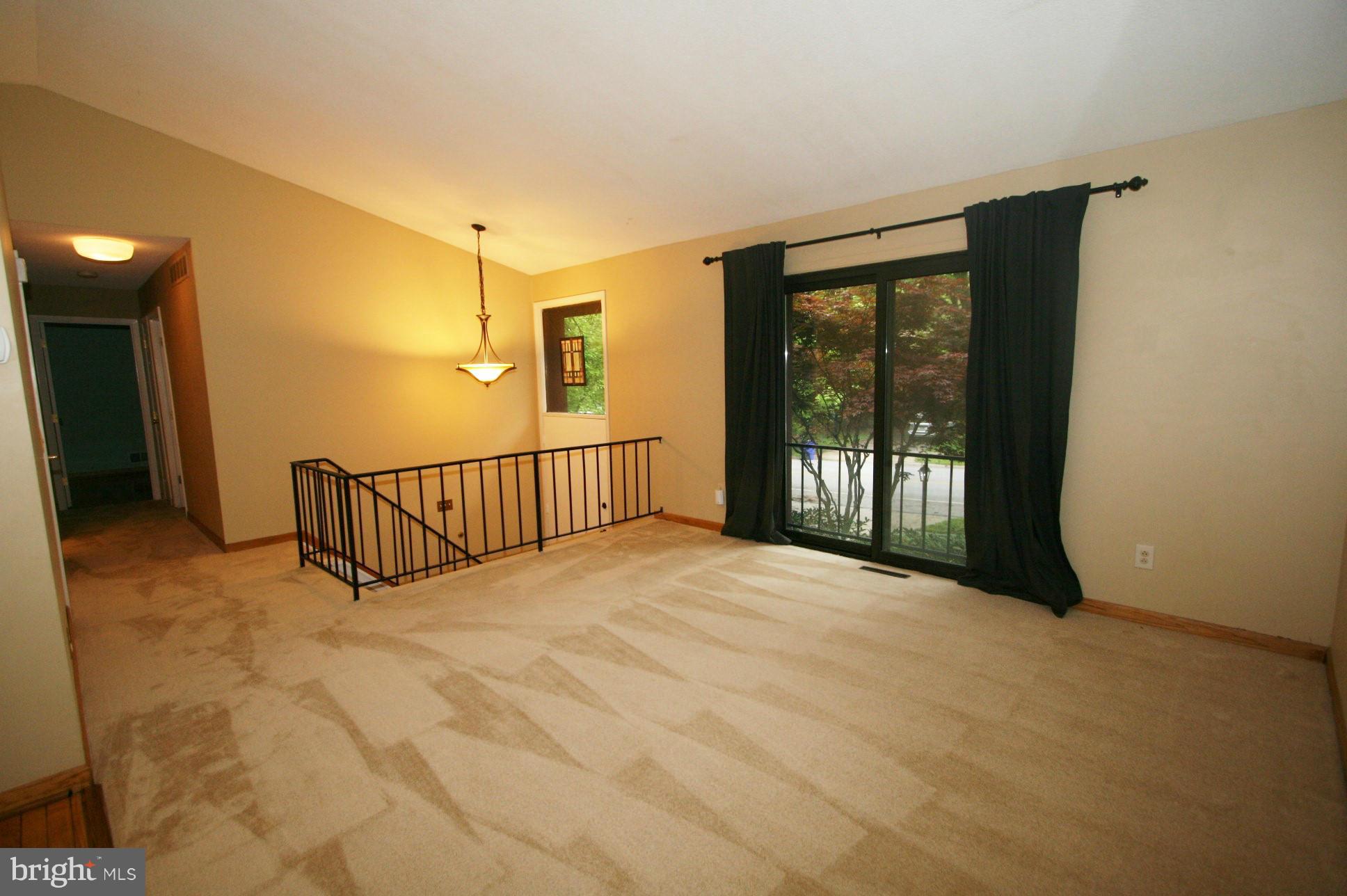 5332 Lightning View Road Columbia, MD 21045 - Photo 6 of 23 Living Room