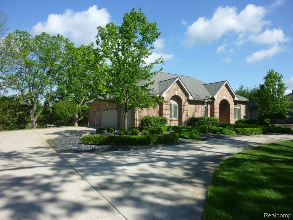 4914 Pleasant Valley Road Brighton, MI 48114 - Photo 1 of 26 pleasant valley 002.jpg