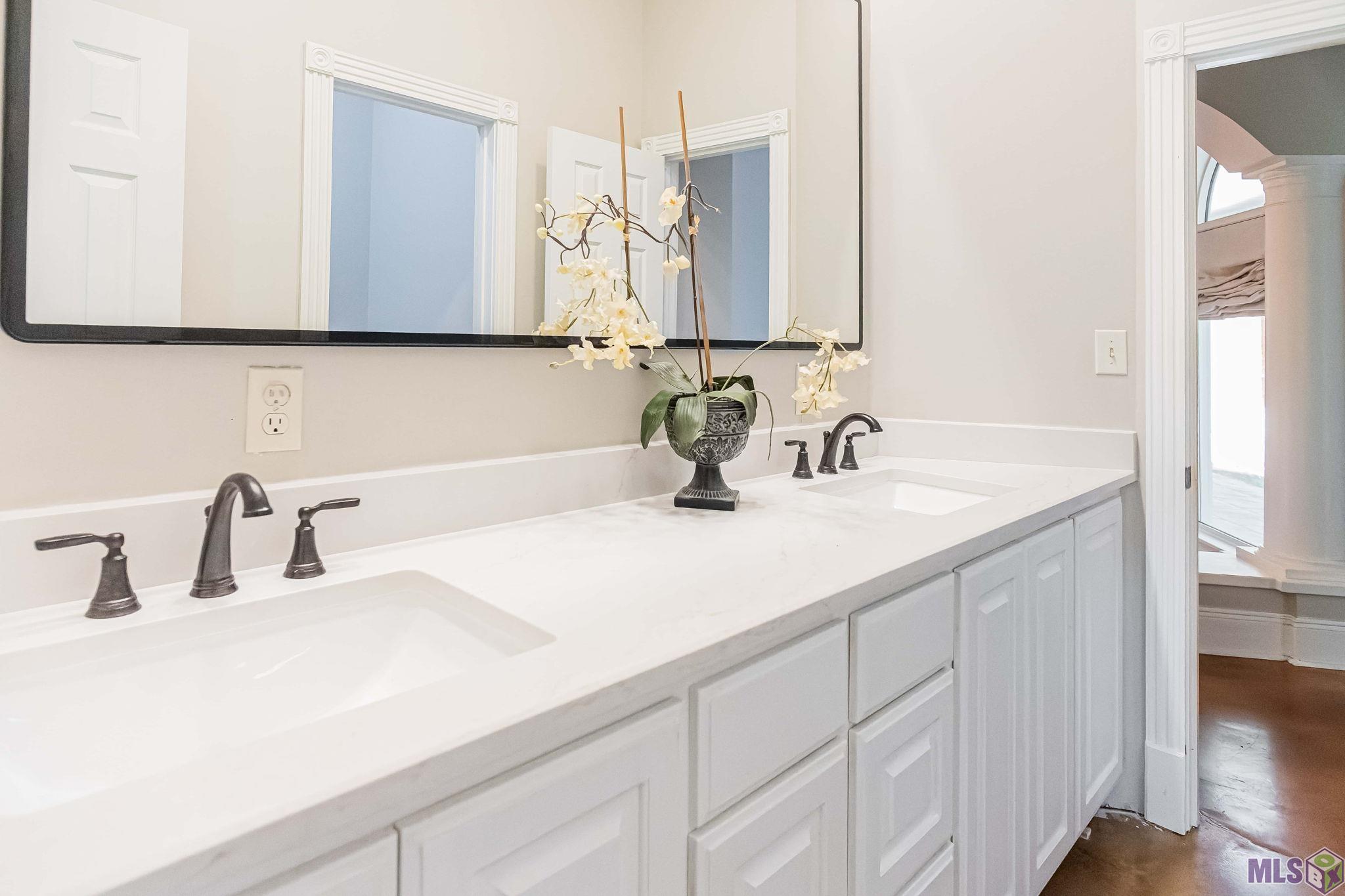 38430 Henry Road Prairieville, LA 70769 - Photo 28 of 42 Guest Bath