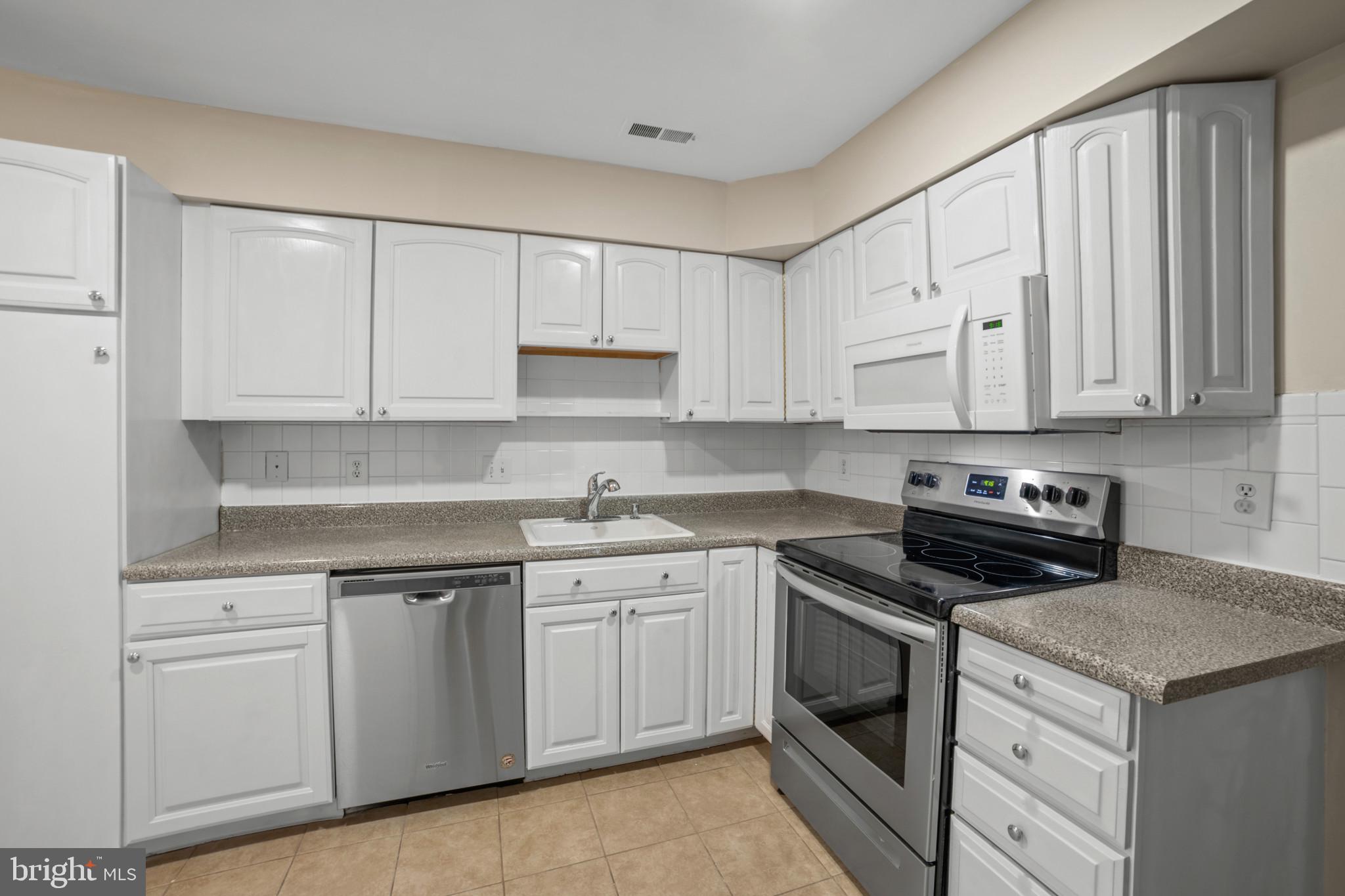 109 Stratton Lane Mount Laurel, NJ 08054 - Photo 9 of 23 Kitchen