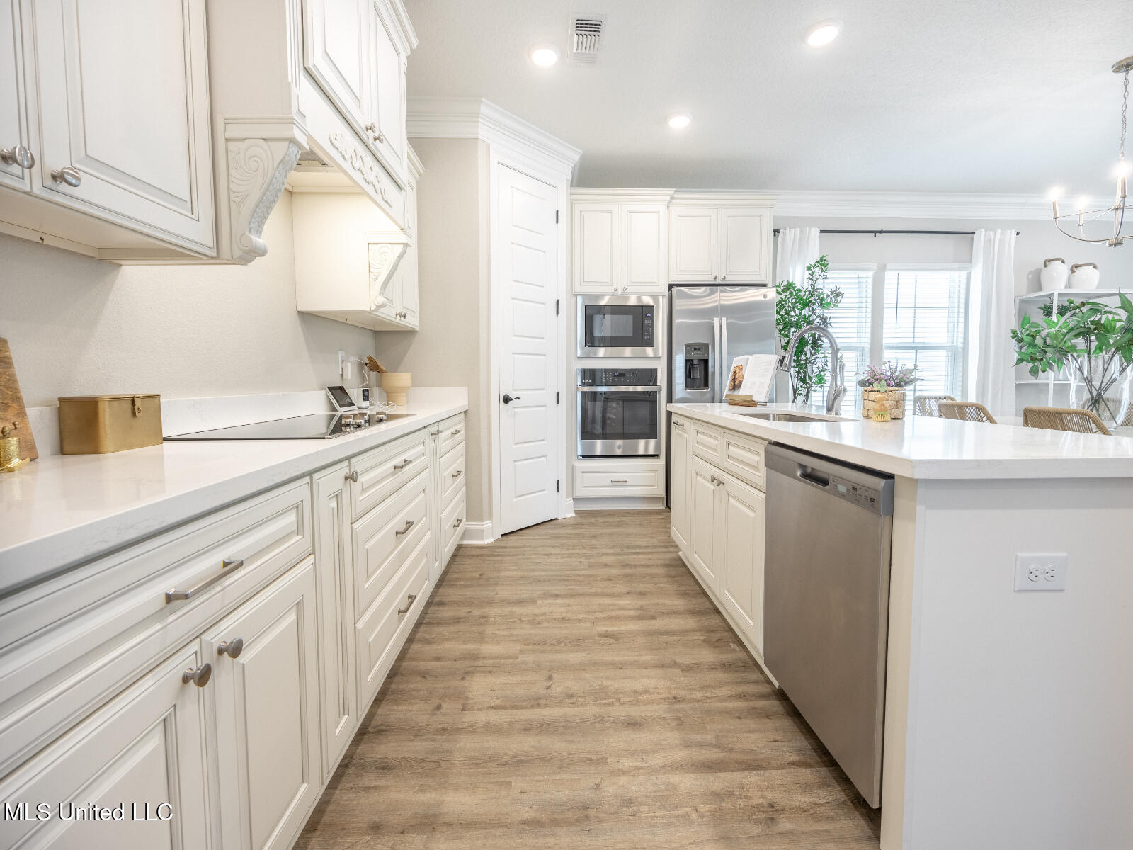 208 Savannah Gdns Road Ocean Springs, MS 39564 - Photo 3 of 23 Claiborne_E254_Kitchen2