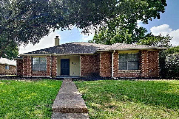 $2,300 | 812 Arbor Downs Drive, Plano, TX 75023