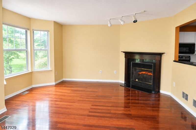 298 Greenfield Road Bridgewater, NJ 08807 - Photo 4 of 18