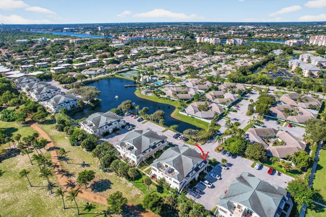 a picture of a bench in a white microwave