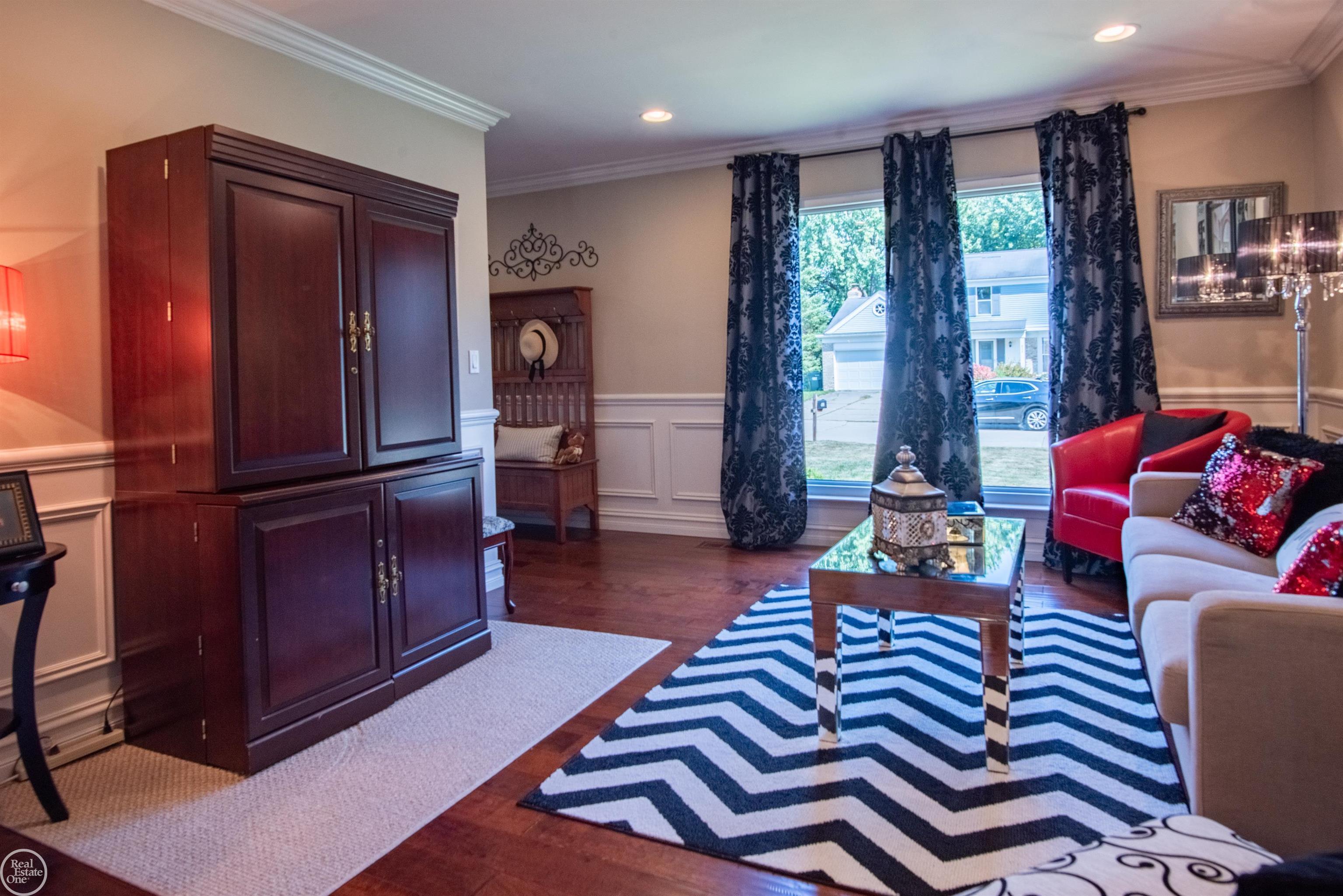 822 Hadley Road Rochester Hills, MI 48307 - Photo 4 of 27
