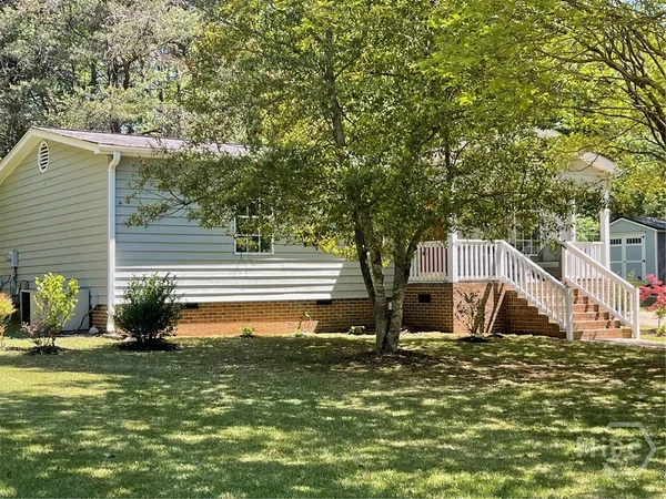 $314,000 | 620 South Hogan Drive, Westminster, SC 29693