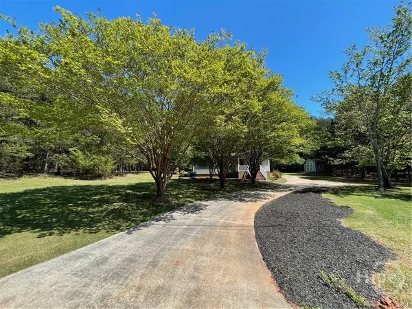 $314,000 | 620 South Hogan Drive, Westminster, SC 29693