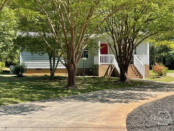 $314,000 | 620 South Hogan Drive, Westminster, SC 29693