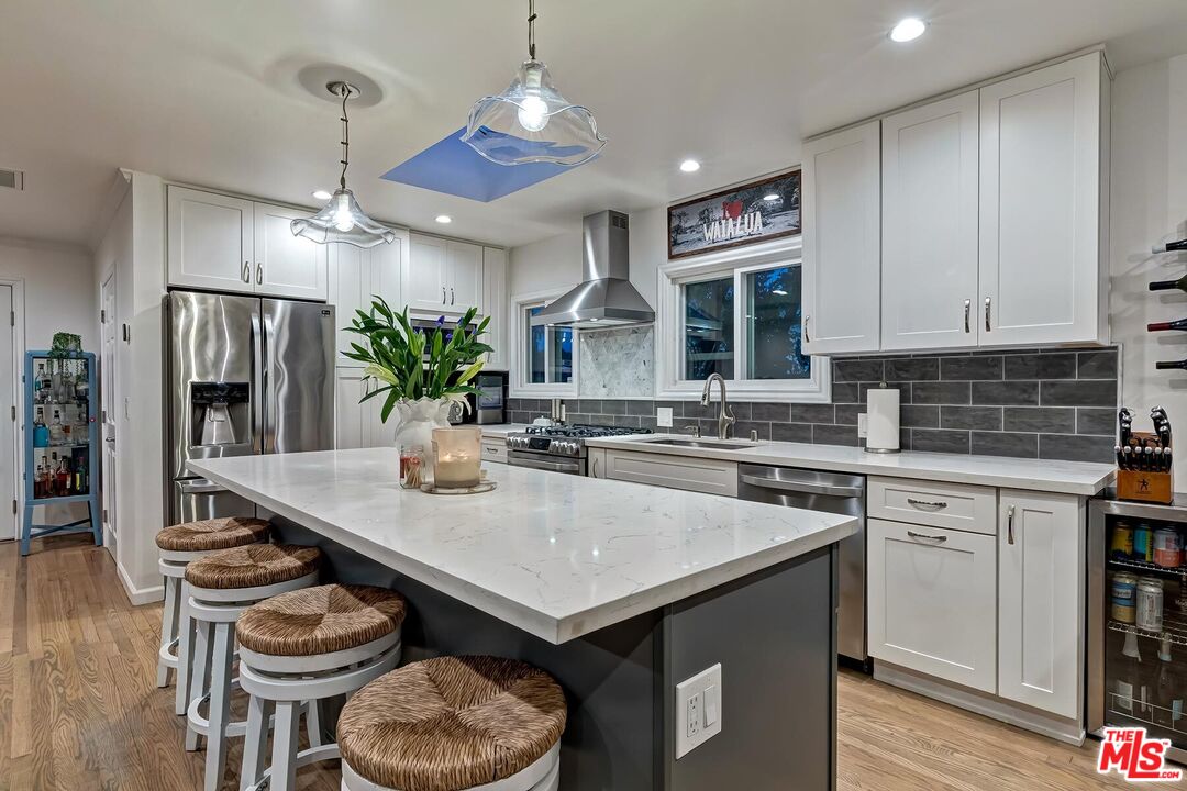 434 West Maple Avenue El Segundo, CA 90245 - Photo 11 of 29 a kitchen with a table chairs stove and refrigerator