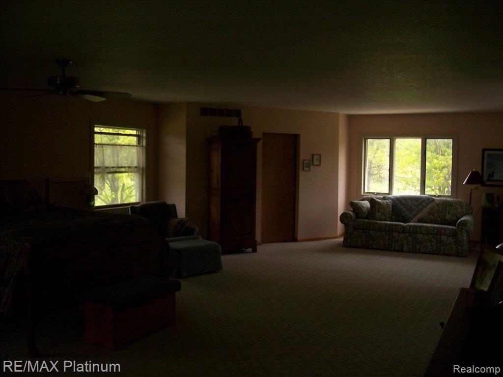 5692 Mabley Hill Road Fenton, MI 48430 - Photo 10 of 18 Huge Master Bedroom
