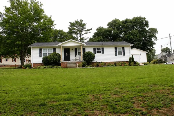 $329,000 | 100 Meadowood Drive, Easley, SC 29640
