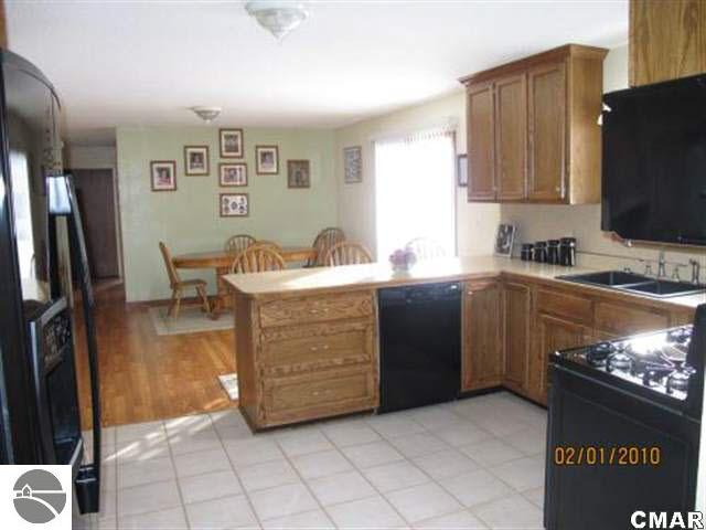 4323 West Remus Road Mount Pleasant, MI 48858 - Photo 4 of 21 1772319-3.JPG