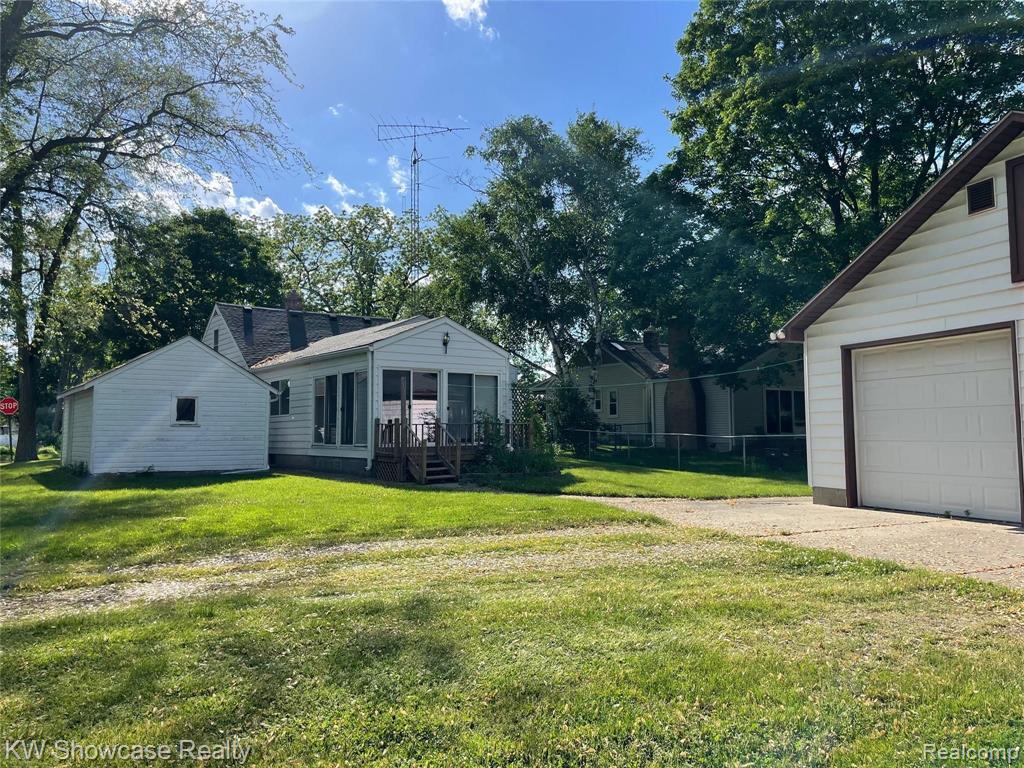 319 Byron Road Howell, MI 48843 - Photo 7 of 43
