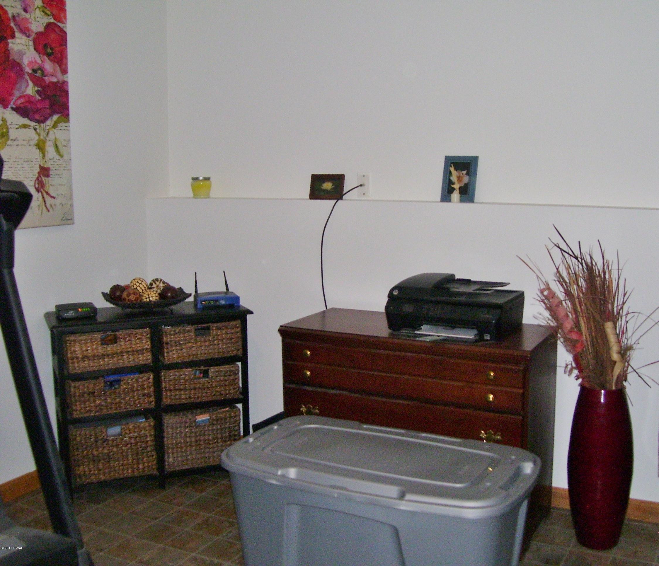 128 Estates Road Greentown, PA 18426 - Photo 17 of 27 Family Room