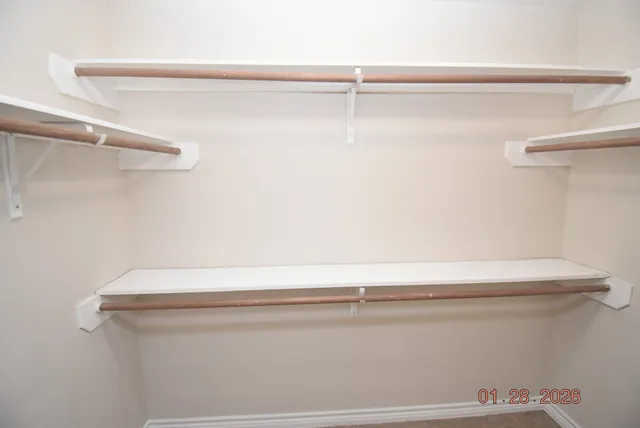 $2,100 | 338 Brightfield Lane, Dickinson, TX 77539