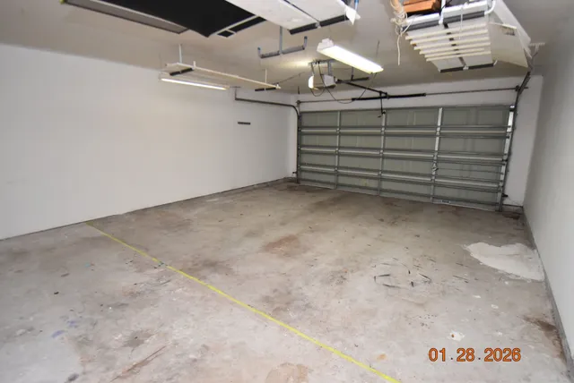 $2,100 | 338 Brightfield Lane, Dickinson, TX 77539