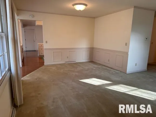$255,000 | 6 Ivywood Drive, Jacksonville, IL 62650