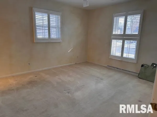 $255,000 | 6 Ivywood Drive, Jacksonville, IL 62650