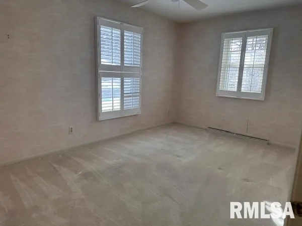 $255,000 | 6 Ivywood Drive, Jacksonville, IL 62650