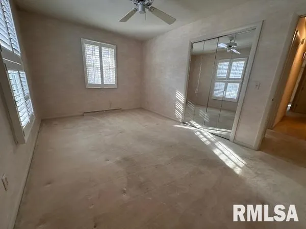 $255,000 | 6 Ivywood Drive, Jacksonville, IL 62650