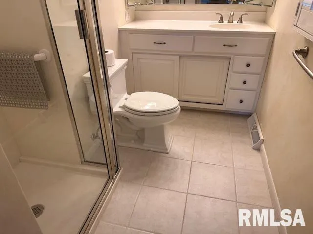 $255,000 | 6 Ivywood Drive, Jacksonville, IL 62650