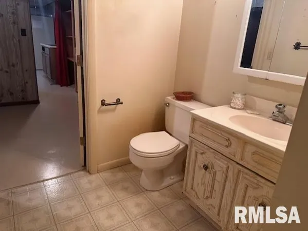 $255,000 | 6 Ivywood Drive, Jacksonville, IL 62650