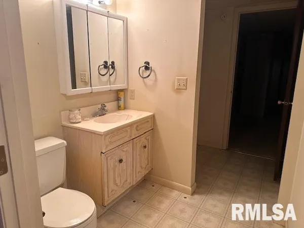 $255,000 | 6 Ivywood Drive, Jacksonville, IL 62650