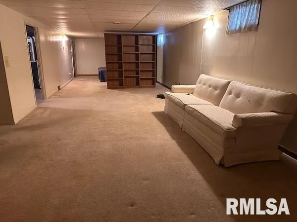 $255,000 | 6 Ivywood Drive, Jacksonville, IL 62650