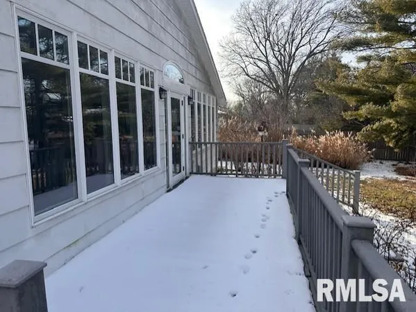 $255,000 | 6 Ivywood Drive, Jacksonville, IL 62650