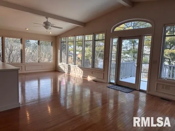 $255,000 | 6 Ivywood Drive, Jacksonville, IL 62650