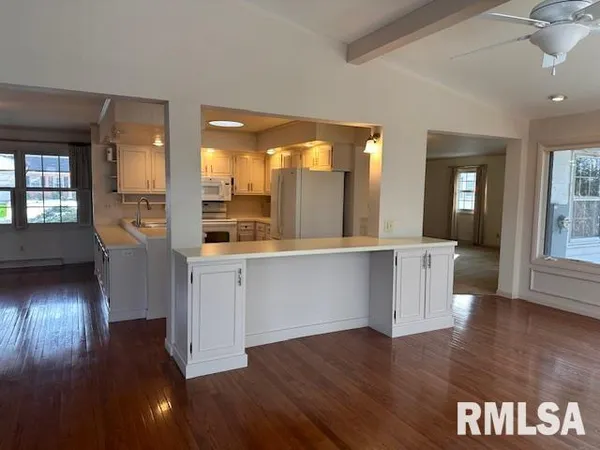 $255,000 | 6 Ivywood Drive, Jacksonville, IL 62650