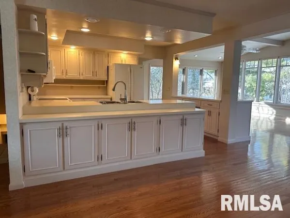 $255,000 | 6 Ivywood Drive, Jacksonville, IL 62650