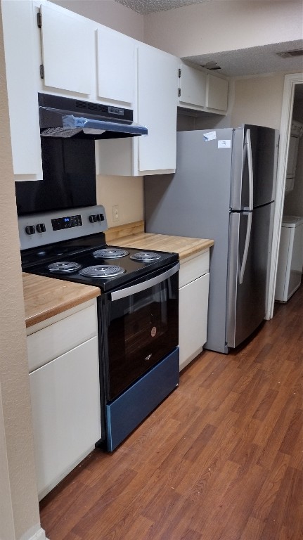 10001 Parliament House Road, Unit A Austin, TX 78717 - Photo 5 of 19 a kitchen with a stove and a refrigerator