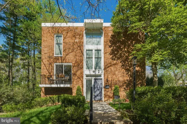 $890,000 | 1632 Wainwright Drive, Reston, VA 20190