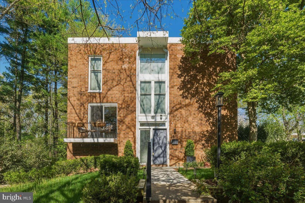 1632 Wainwright Drive Reston, VA 20190 - Photo 1 of 50