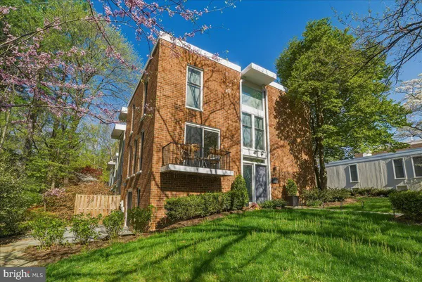 $890,000 | 1632 Wainwright Drive, Reston, VA 20190