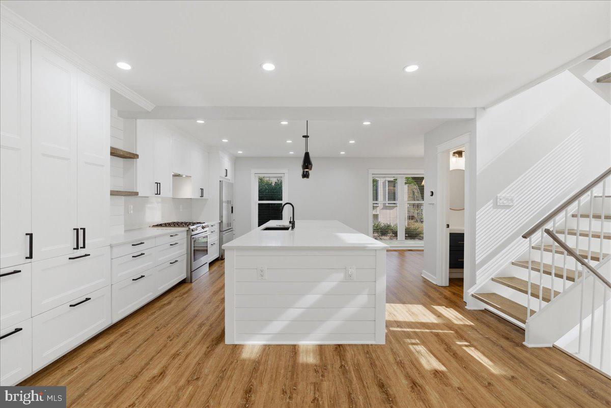 1632 Wainwright Drive Reston, VA 20190 - Photo 4 of 50