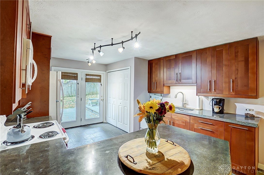 6164 Carnation Road Dayton, OH 45449 - Photo 11 of 36 Gallery Image 11