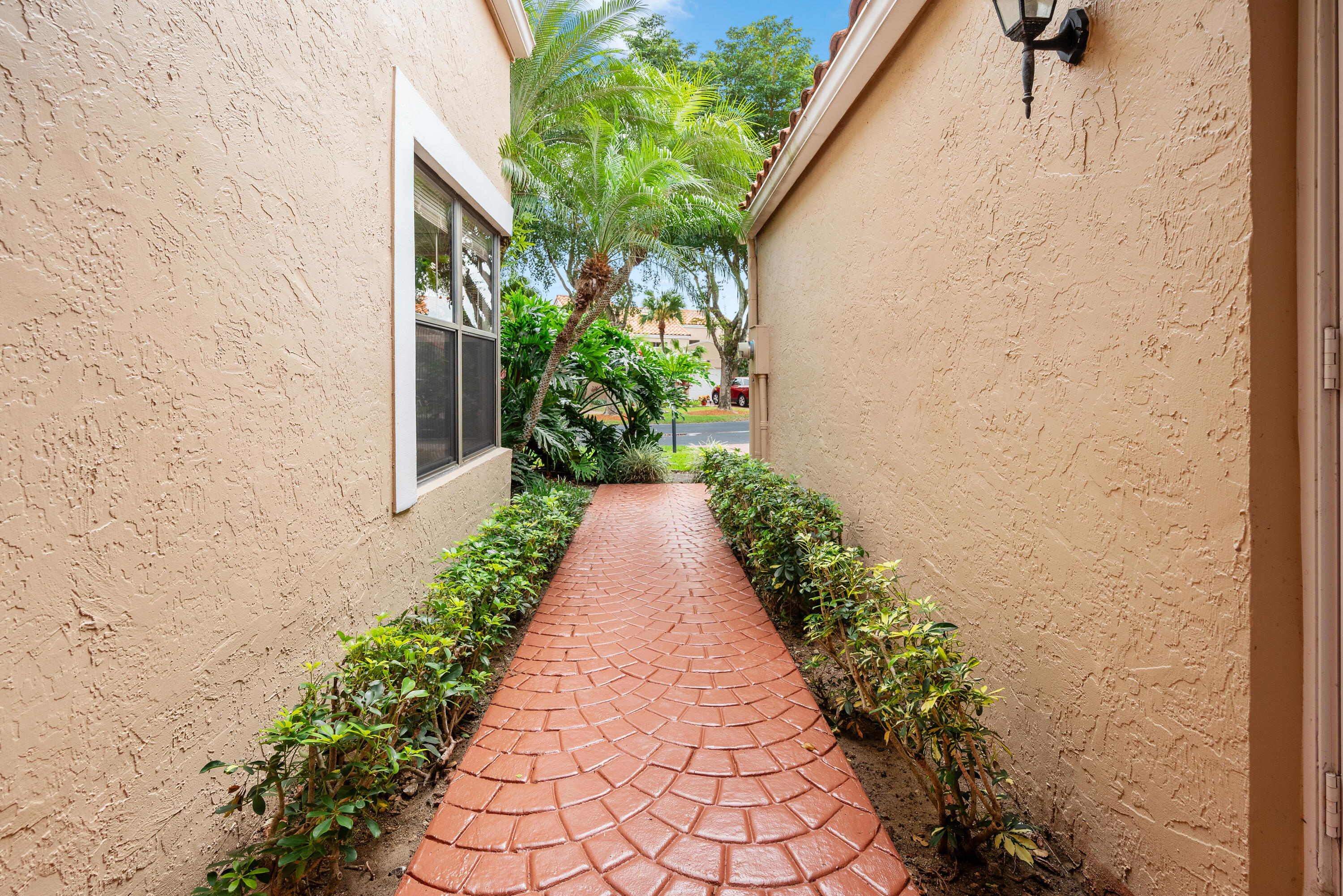 22675 Meridiana Drive Boca Raton, FL 33433 - Photo 4 of 40 DSC_5097