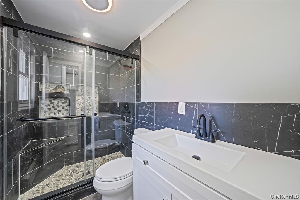 23 Maple Avenue Hempstead, NY 11550 - Photo 7 of 24