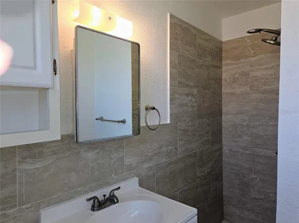 $1,200 | 6931 Hibiscus Avenue South, Unit 2B, South Pasadena, FL 33707