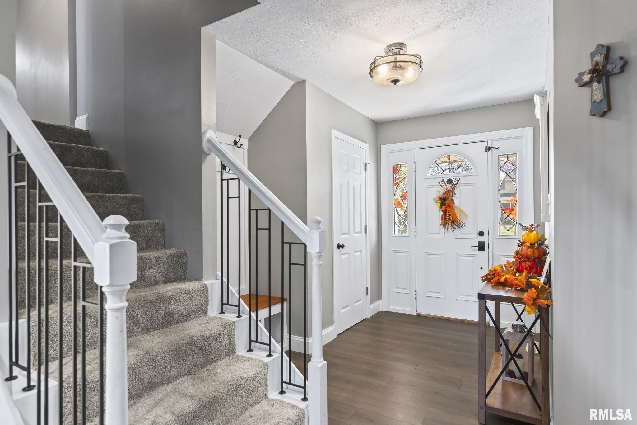 207 Twin Oaks Drive Rochester, IL 62563 - Photo 4 of 46 Gallery Image 4