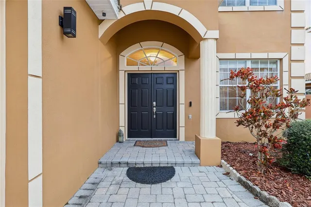 a view of entryway with a garden